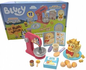 בלואי Bluey סט אפייה מעץ עם מיקסר ועוגת ברווז 12 חלקים לילדים יצירתיים מבית Moose Toys בלואי Bluey סט אפייה מעץ עם מיקסר ועוגת ברווז 12 חלקים לילדים יצירתיים מבית Moose Toys