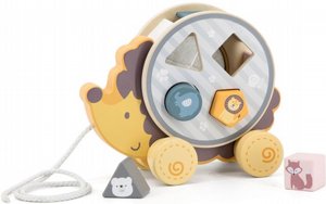 קיפוד משוך וסע עם התאמת צורות מעץ מבית PolarB by VIGA – צעצוע התפתחותי 2 ב־1 לגיל שנתיים ומעלה Hedgehog Pull Along Shape Sorter קיפוד משוך וסע עם התאמת צורות מעץ מבית PolarB by VIGA – צעצוע התפתחותי 2 ב־1 לגיל שנתיים ומעלה Hedgehog Pull Along Shape Sorter